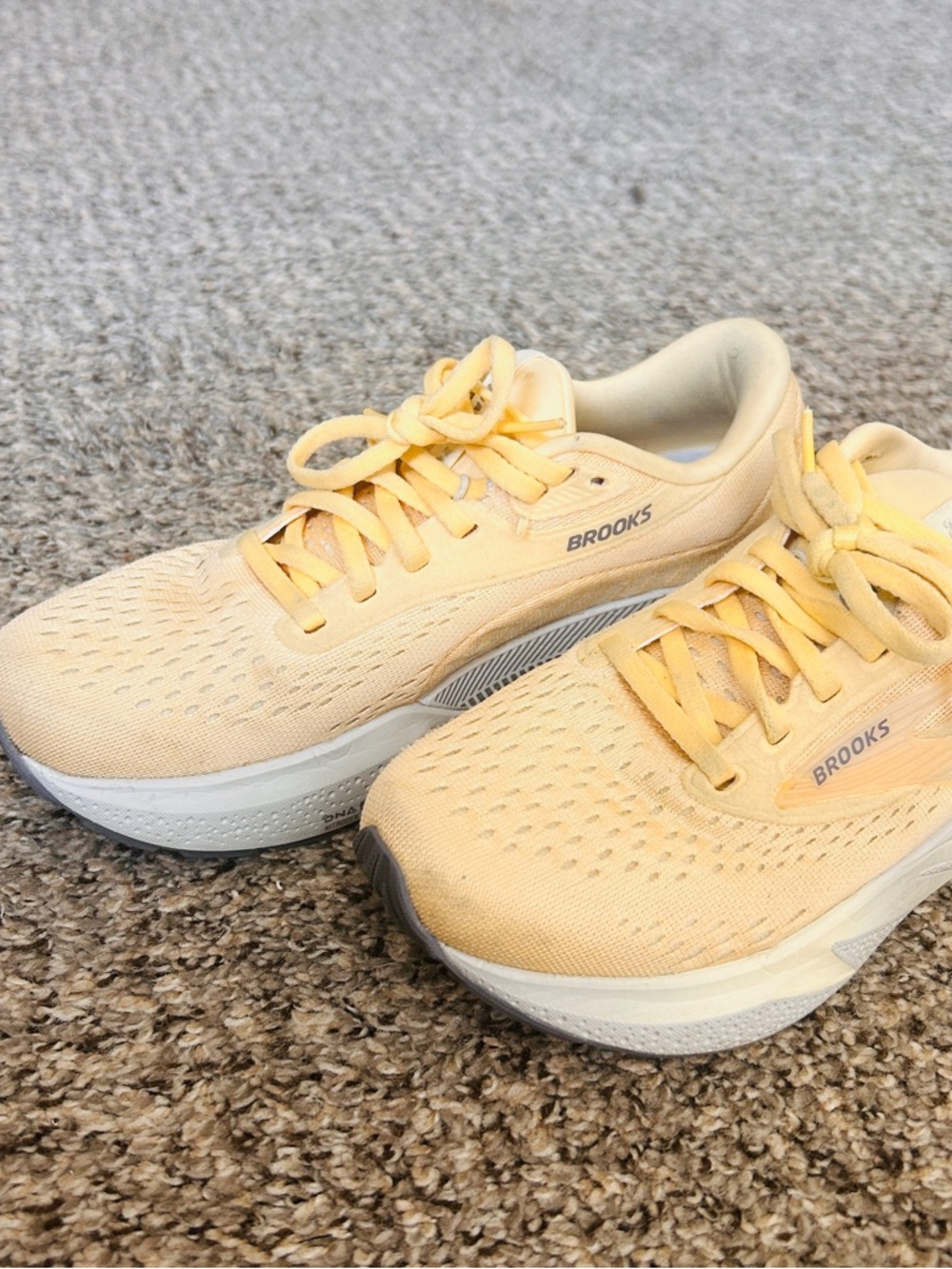 Brooks Adrenaline GTS 24 Women's Athletic Running Shoes in Pale Yellow